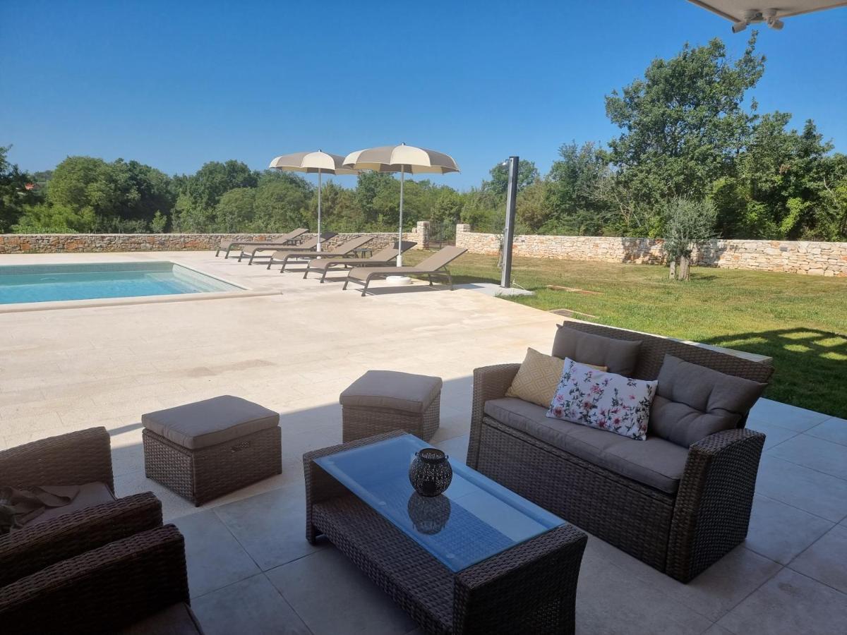 Luxury Villa Serena 2022 - With Heated Pool Cukrici エクステリア 写真
