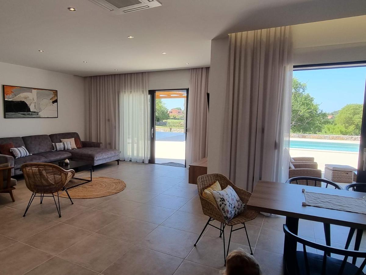 Luxury Villa Serena 2022 - With Heated Pool Cukrici エクステリア 写真