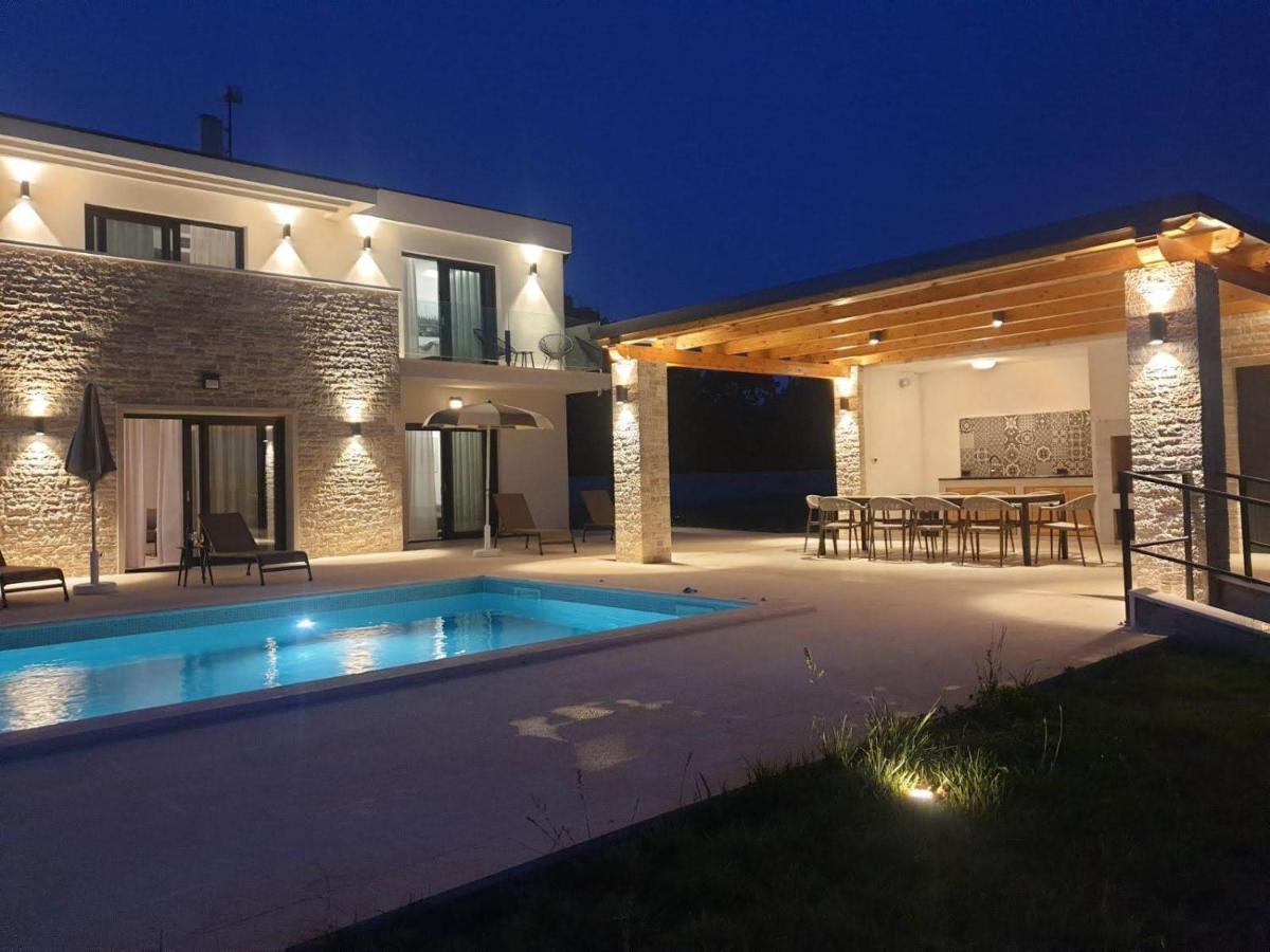 Luxury Villa Serena 2022 - With Heated Pool Cukrici エクステリア 写真