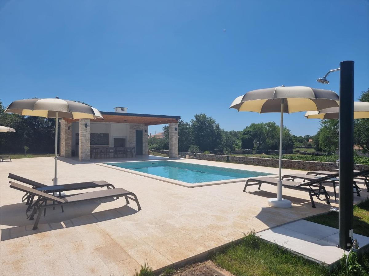 Luxury Villa Serena 2022 - With Heated Pool Cukrici エクステリア 写真