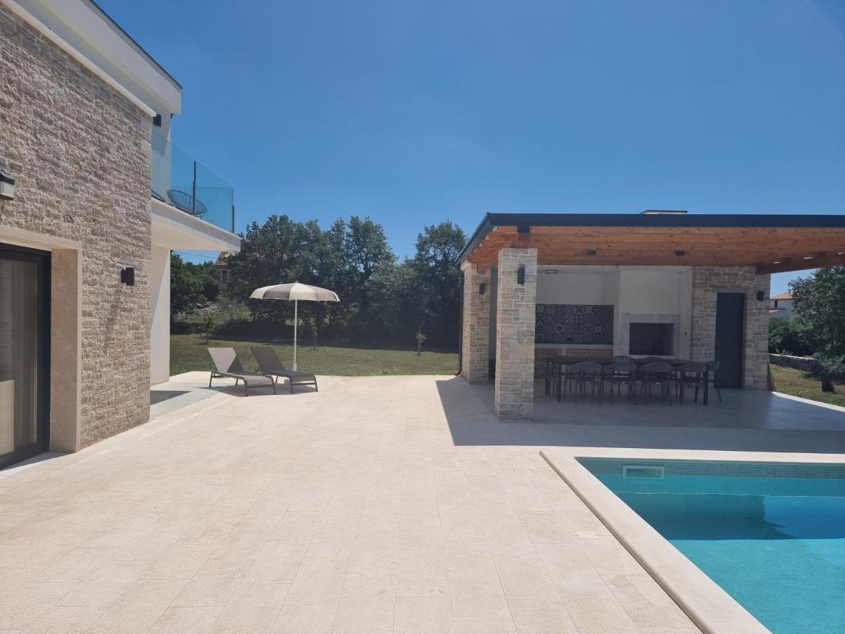 Luxury Villa Serena 2022 - With Heated Pool Cukrici エクステリア 写真